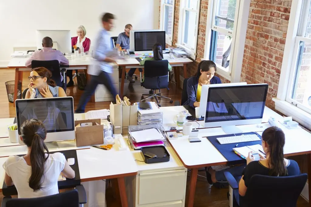 Async Communication Rules for Hybrid Sales and Service Teams
