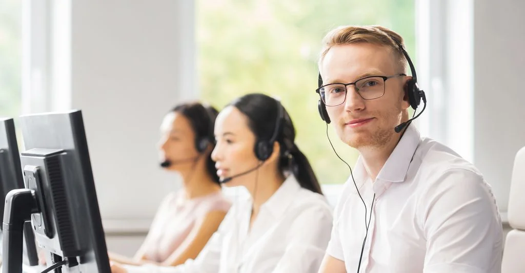 Build a Help Desk That Solves on First Contact Build a Help Desk That Solves on First Contact